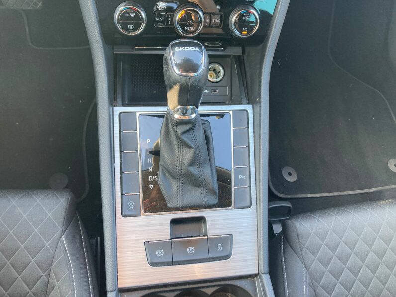 
 Skoda Superb Wagon 2.0 tdi evo Executive 150cv dsg full									