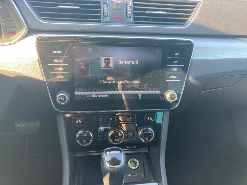 
 Skoda Superb Wagon 2.0 tdi evo Executive 150cv dsg full									