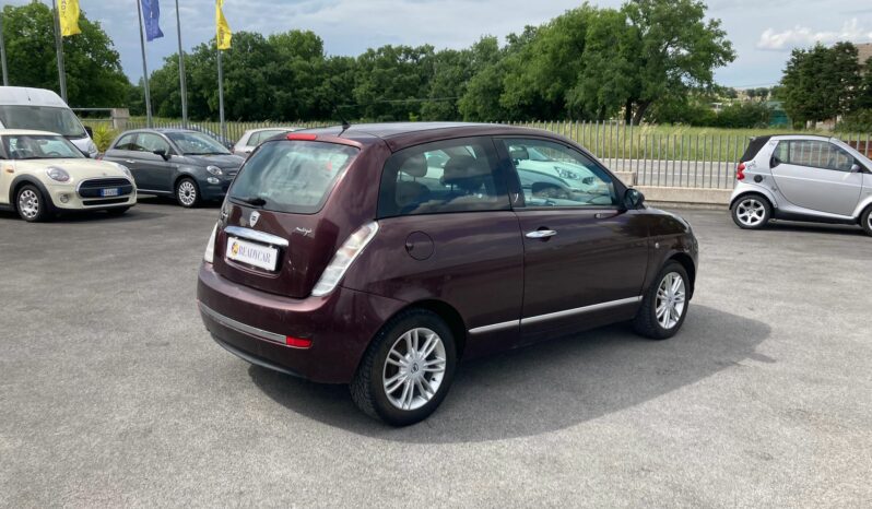 
 Lancia Ypsilon 1.3 mjt 16v Platino full									