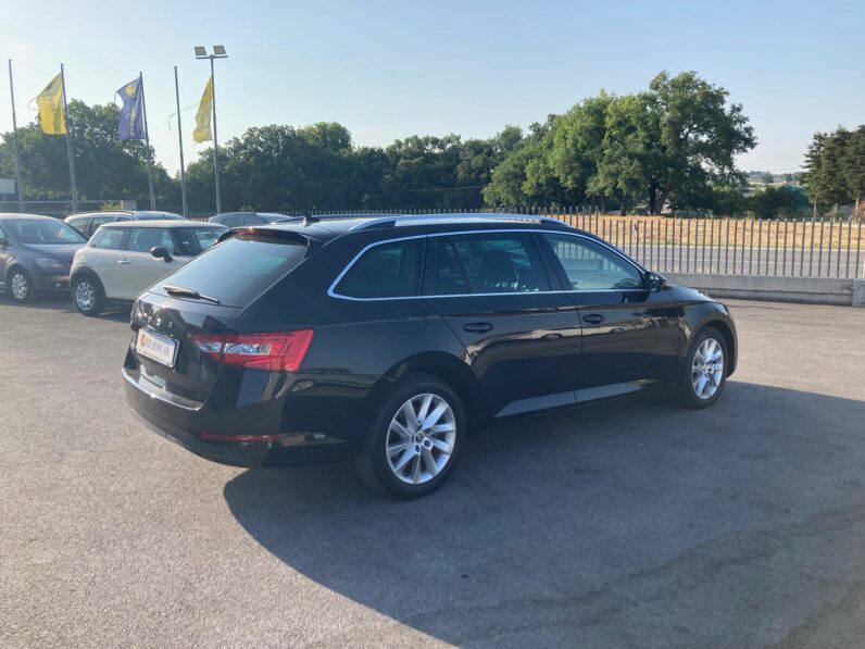 
 Skoda Superb Wagon 2.0 tdi evo Executive 150cv dsg full									