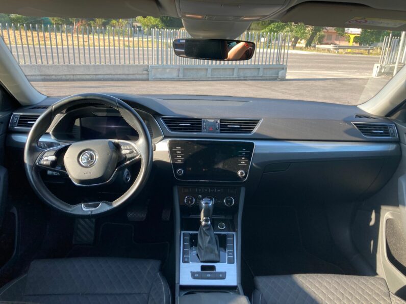 
 Skoda Superb Wagon 2.0 tdi evo Executive 150cv dsg full									