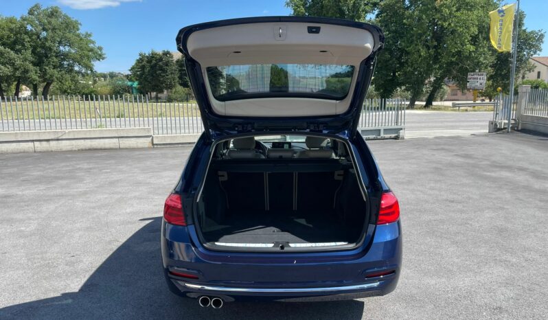 
 BMW 320 d Touring xdrive Luxury auto full									