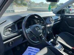 
 Volkswagen T-Roc 1.6 tdi Advanced full									