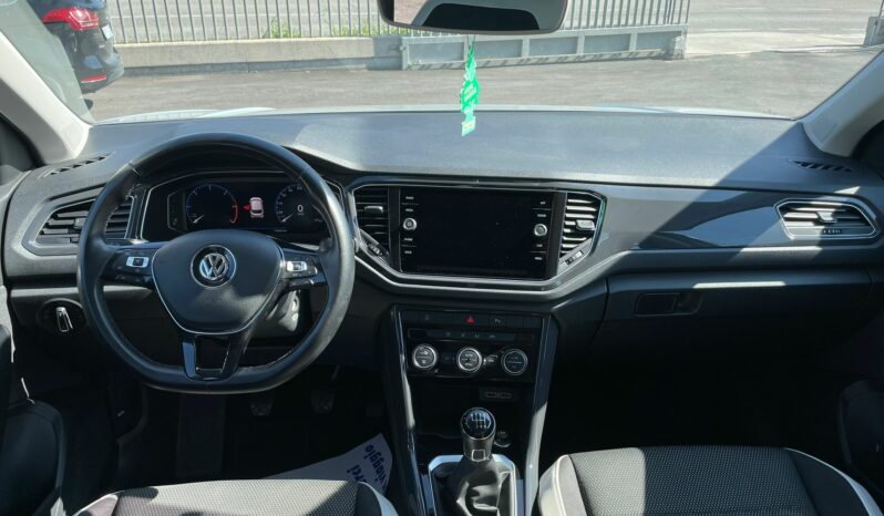 
 Volkswagen T-Roc 1.6 tdi Advanced full									