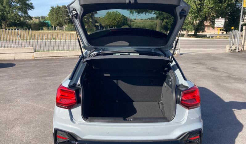 
 Audi Q2 30 2.0 tdi Identity Black full									