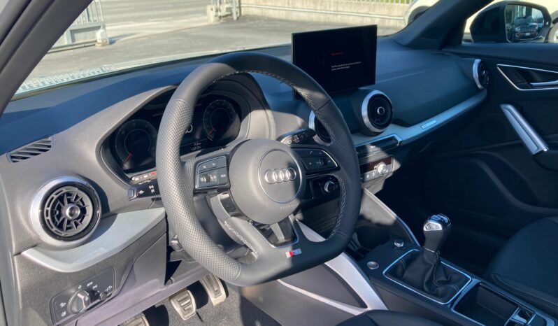 
 Audi Q2 30 2.0 tdi Identity Black full									