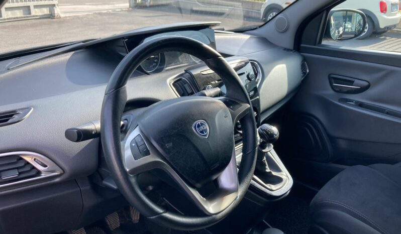 
 Lancia Ypsilon 1.2 8v Gold c/CL 69cv E6 full									