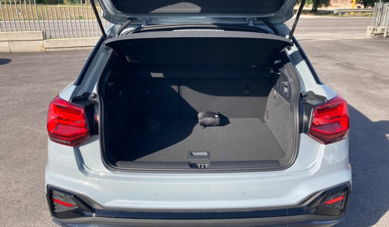 
 Audi Q2 30 2.0 tdi Identity Black full									