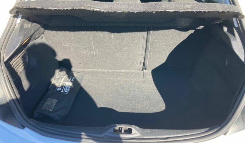 
 Peugeot 208 5p 1.2 puretech Active 82cv full									