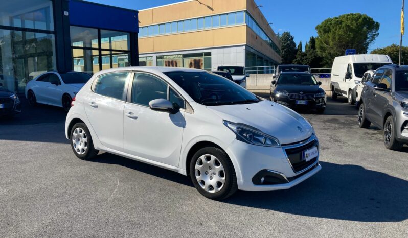 
 Peugeot 208 5p 1.2 puretech Active 82cv full									