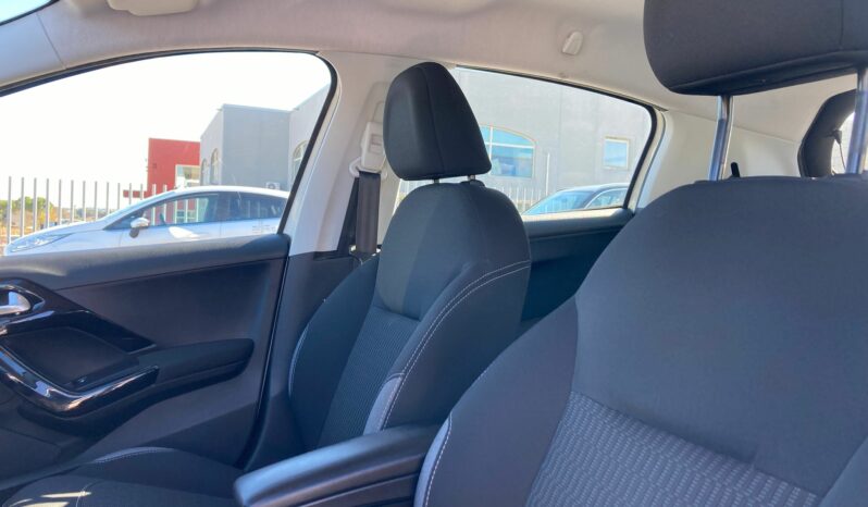 
 Peugeot 208 5p 1.2 puretech Active 82cv full									