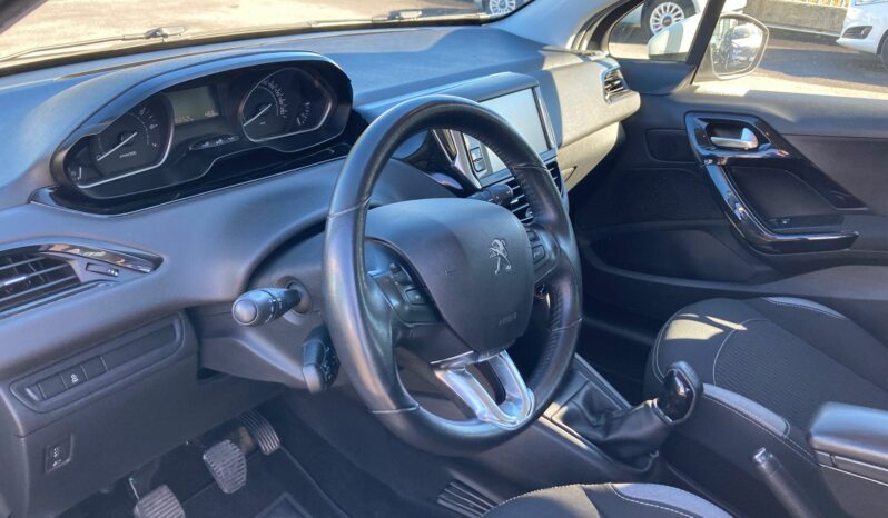 
 Peugeot 208 5p 1.2 puretech Active 82cv full									