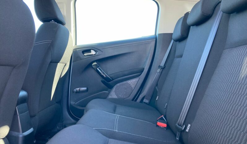 
 Peugeot 208 5p 1.2 puretech Active 82cv full									