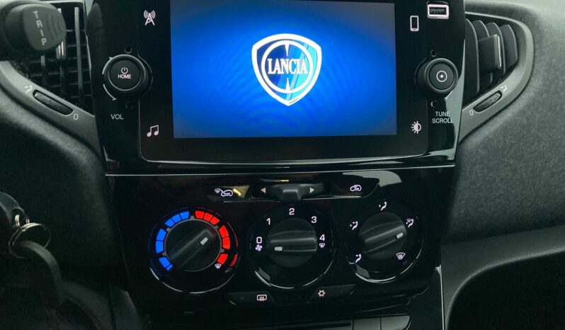 
 Lancia Ypsilon 1.0 firefly hybrid Silver s&s full									