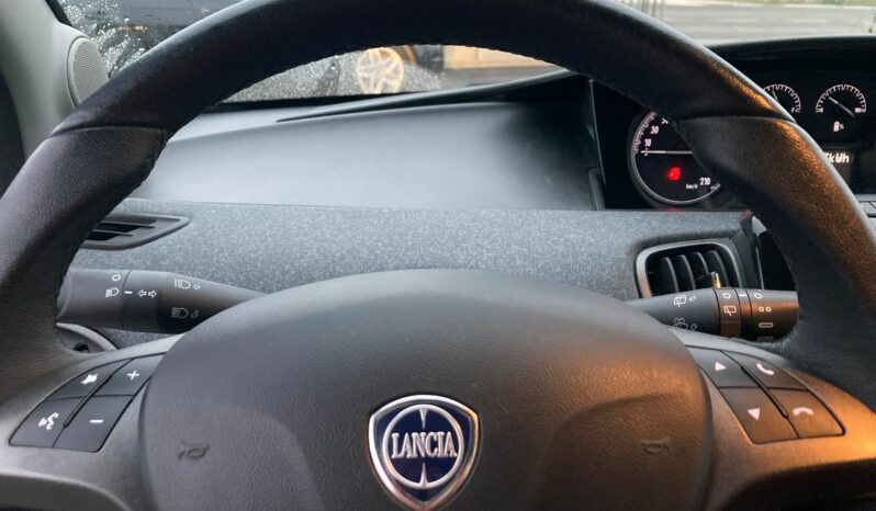 
 Lancia Ypsilon 1.0 firefly hybrid Silver s&s full									