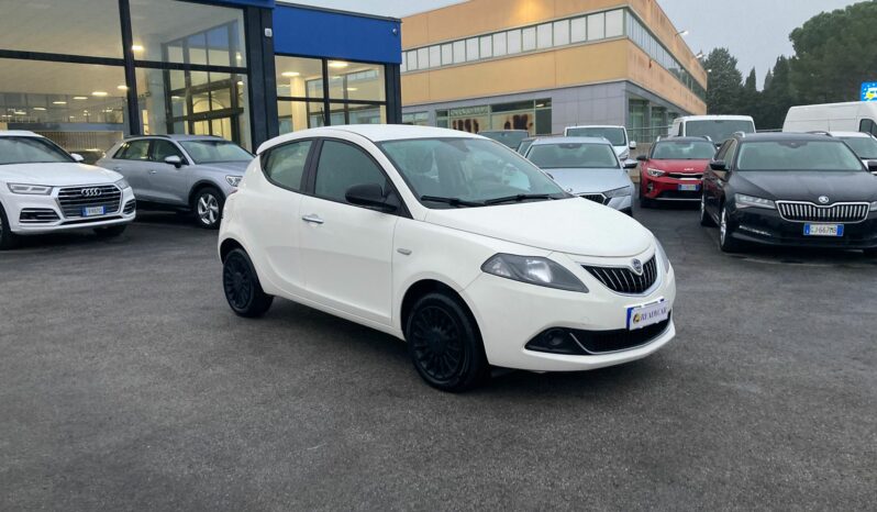 
 Lancia Ypsilon 1.0 firefly hybrid Silver s&s full									