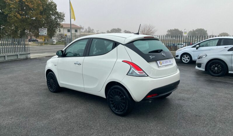 
 Lancia Ypsilon 1.0 firefly hybrid Silver s&s full									