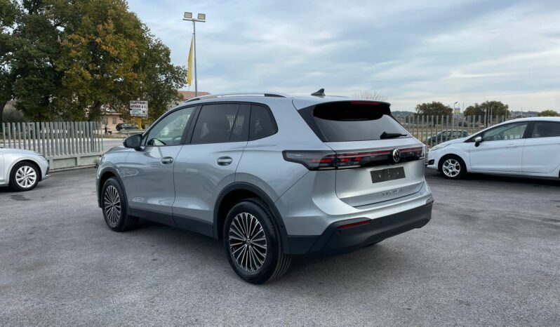 
 Volkswagen Tiguan 2.0 TDI 150 CV DSG Edition Plus full									