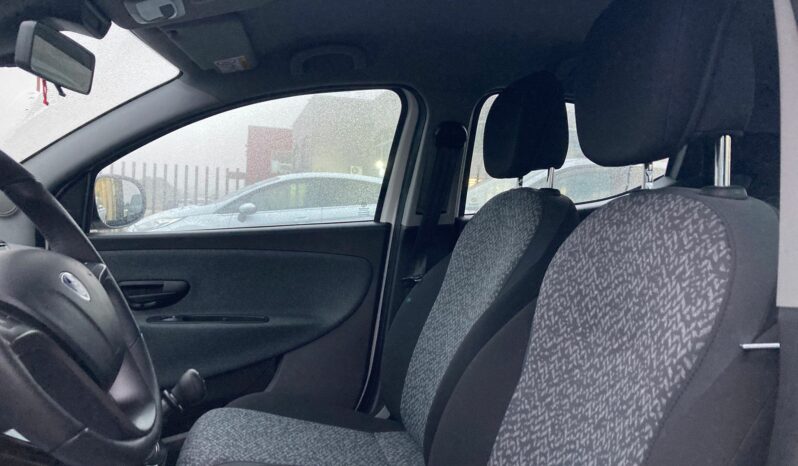 
 Lancia Ypsilon 1.0 firefly hybrid Silver s&s full									