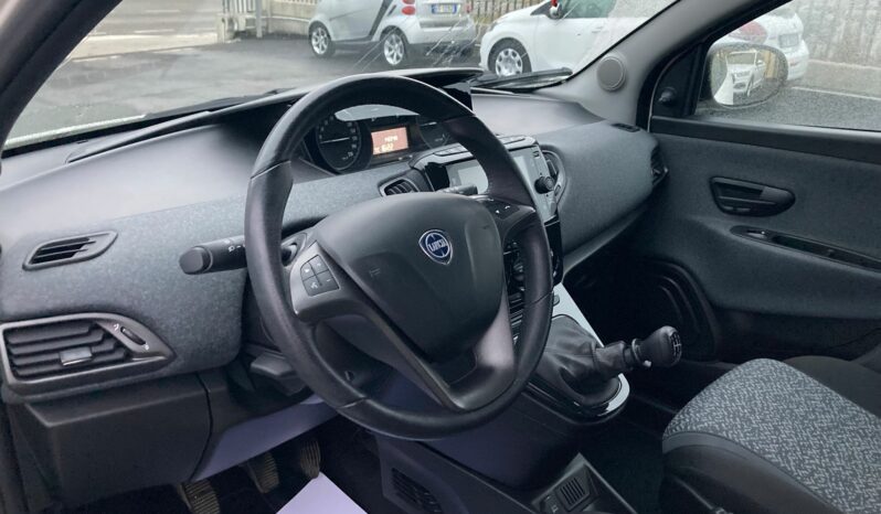 
 Lancia Ypsilon 1.0 firefly hybrid Silver s&s full									