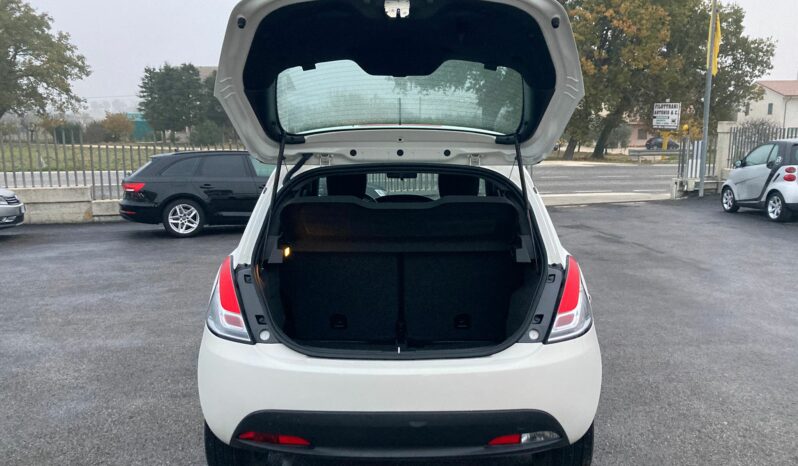 
 Lancia Ypsilon 1.0 firefly hybrid Silver s&s full									