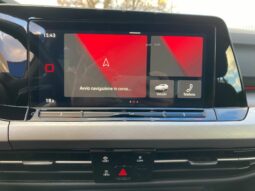 
 Volkswagen Golf VIII 1.5 tgi Life 130cv full									