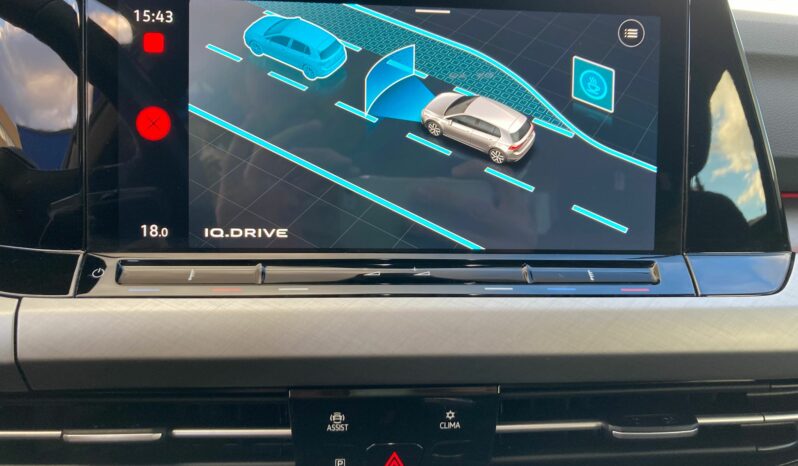 
 Volkswagen Golf VIII 1.5 tgi Life 130cv full									