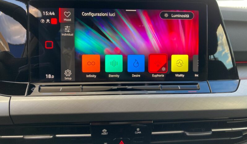 
 Volkswagen Golf VIII 1.5 tgi Life 130cv full									