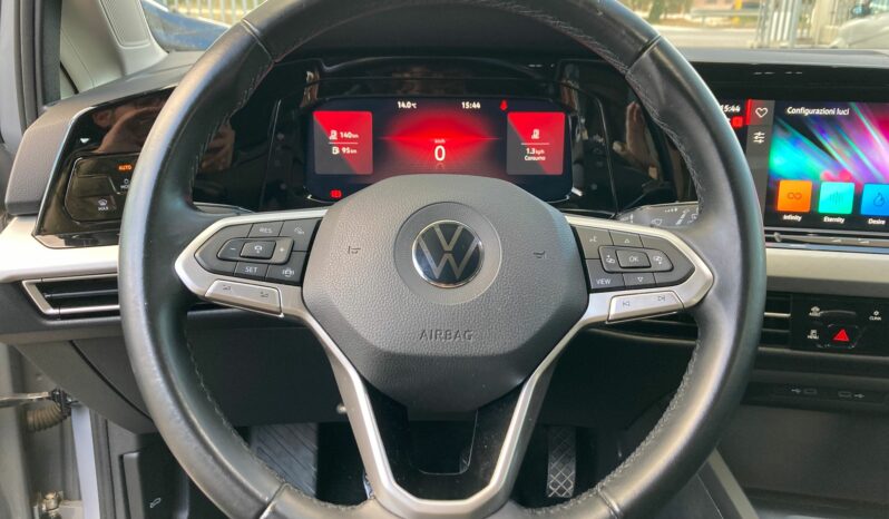 
 Volkswagen Golf VIII 1.5 tgi Life 130cv full									