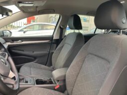 
 Volkswagen Golf VIII 1.5 tgi Life 130cv full									