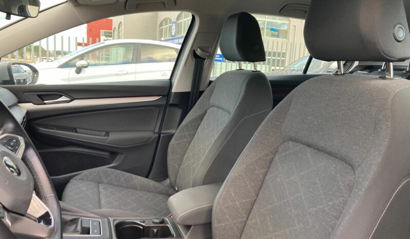 
 Volkswagen Golf VIII 1.5 tgi Life 130cv full									