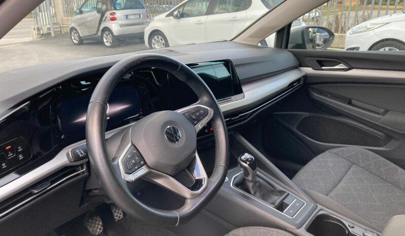 
 Volkswagen Golf VIII 1.5 tgi Life 130cv full									