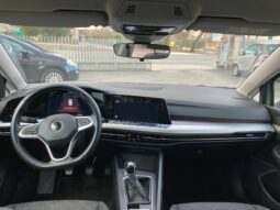 
 Volkswagen Golf VIII 1.5 tgi Life 130cv full									