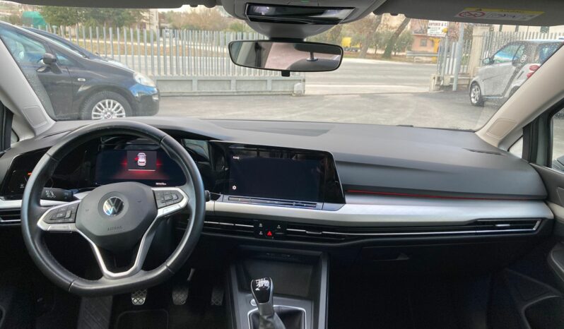 
 Volkswagen Golf VIII 1.5 tgi Life 130cv full									