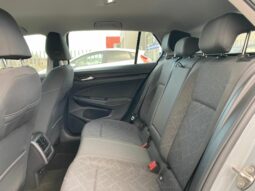 
 Volkswagen Golf VIII 1.5 tgi Life 130cv full									