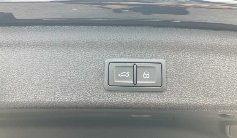 
 Audi Q3 35 2.0 tdi Identity Black s-tronic full									