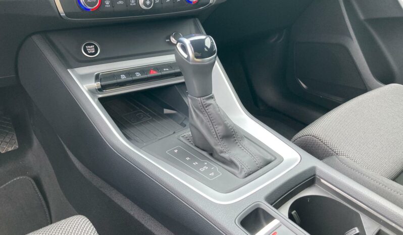 
 Audi Q3 35 2.0 tdi Identity Black s-tronic full									