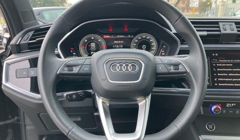 
 Audi Q3 35 2.0 tdi Identity Black s-tronic full									