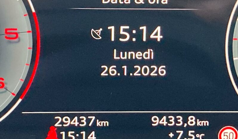 
 Audi Q3 35 2.0 tdi Identity Black s-tronic full									