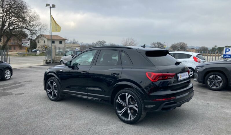 
 Audi Q3 35 2.0 tdi Identity Black s-tronic full									