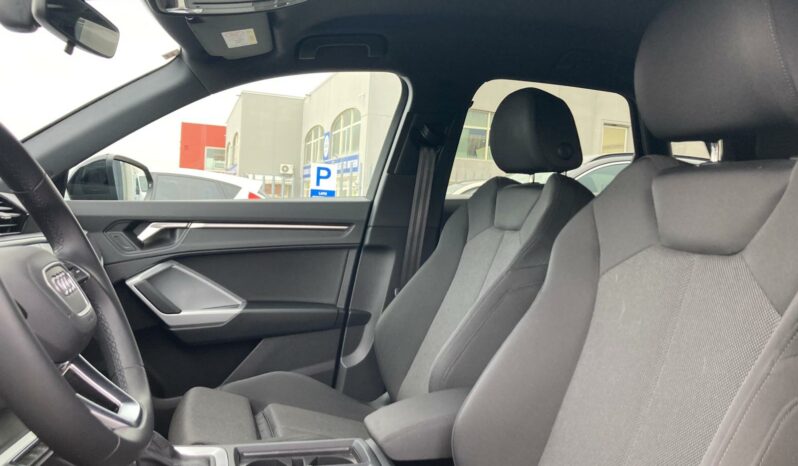 
 Audi Q3 35 2.0 tdi Identity Black s-tronic full									