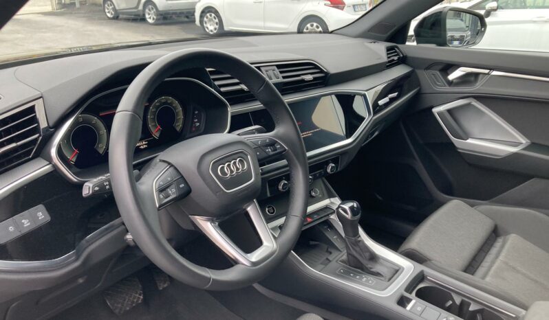 
 Audi Q3 35 2.0 tdi Identity Black s-tronic full									