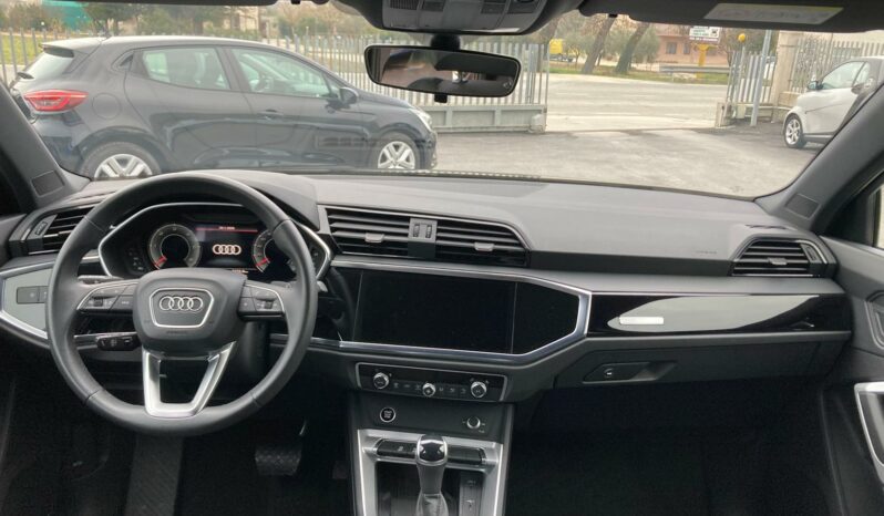 
 Audi Q3 35 2.0 tdi Identity Black s-tronic full									