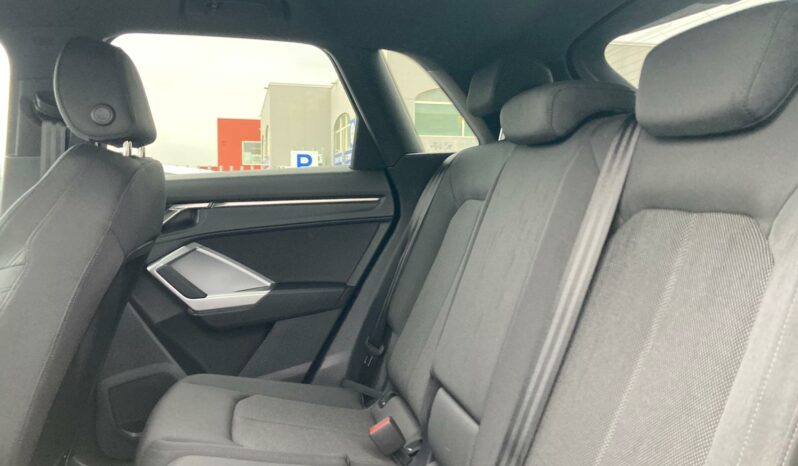 
 Audi Q3 35 2.0 tdi Identity Black s-tronic full									
