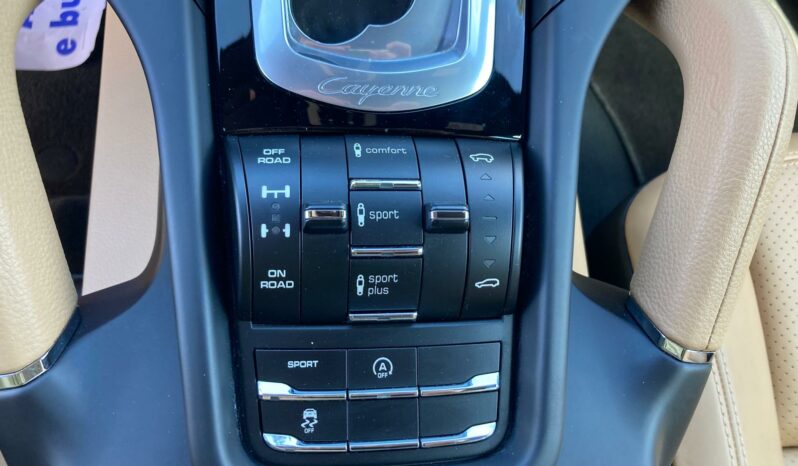 
 Porsche Cayenne 3.0 tiptronic full									