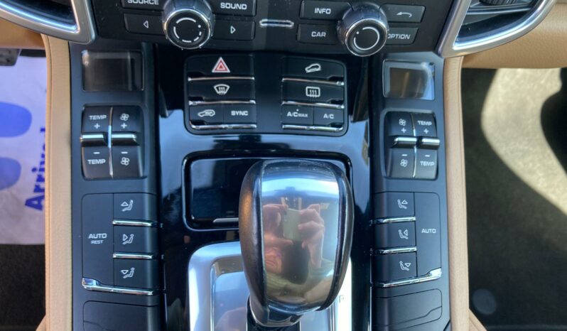 
 Porsche Cayenne 3.0 tiptronic full									