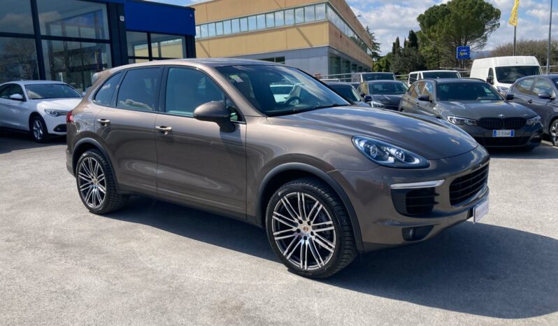 
 Porsche Cayenne 3.0 tiptronic full									