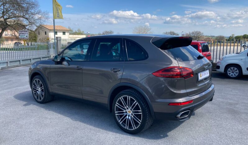 
 Porsche Cayenne 3.0 tiptronic full									