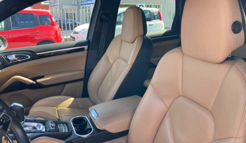 
 Porsche Cayenne 3.0 tiptronic full									