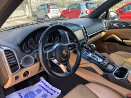 
 Porsche Cayenne 3.0 tiptronic full									